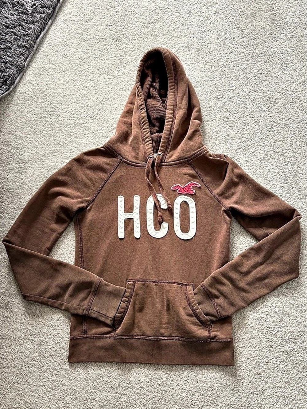 Hollister HCO Applique Pullover Hoodie Brown Medium
